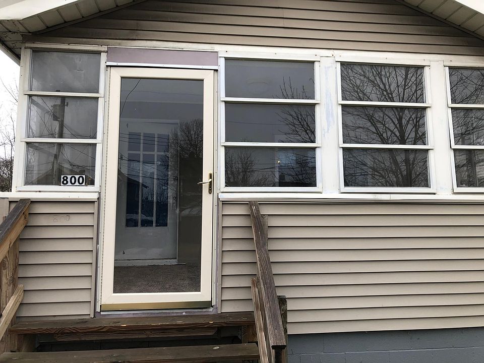 1st image of 800 Wilmot St