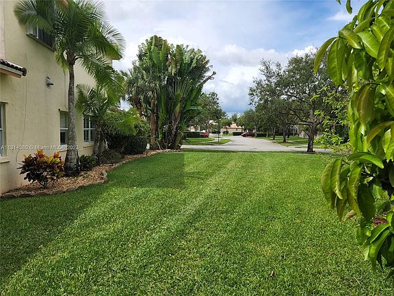 4th image of 17091 NW 13th St