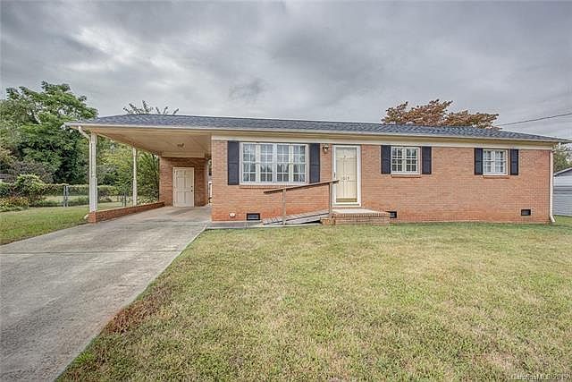 1st image of 1019 Carmel Dr #0