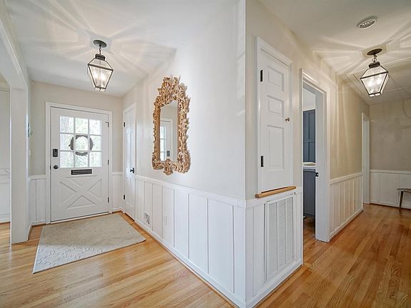 3rd image of 3611 E Woodside Ave