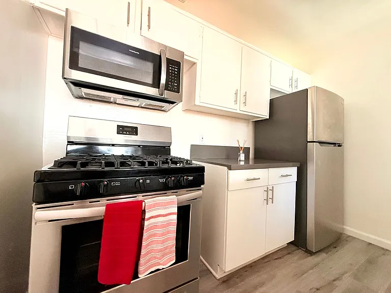 1029 N. Ardmore Avenue — Photo 7