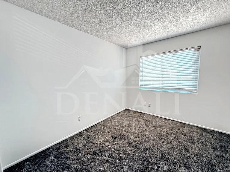 4006 S 44th St — Photo 11