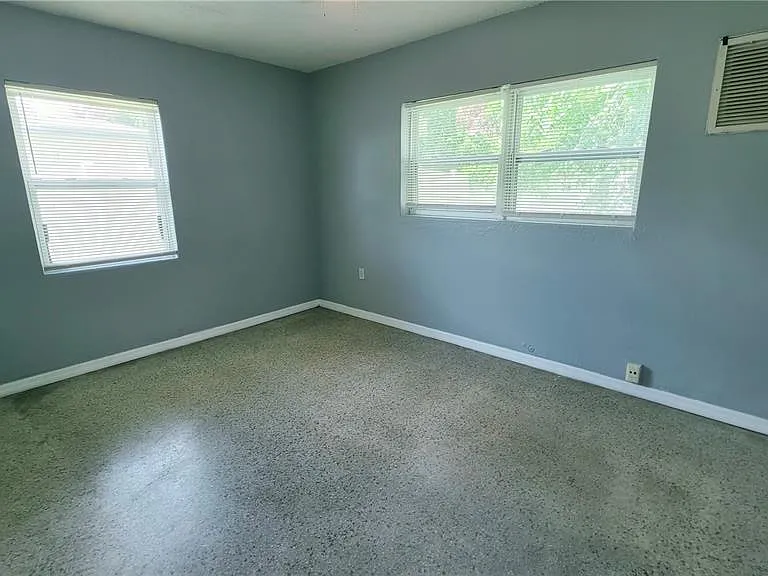 4615 Edgewater Dr — Photo 7