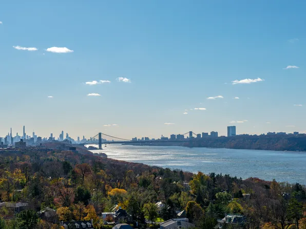 5700 Arlington Avenue image 2 of 15