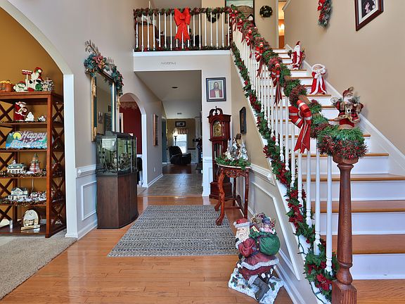 4th image of 412 Martin Field Ct