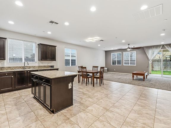 4th image of 3917 E Myrtle Ave