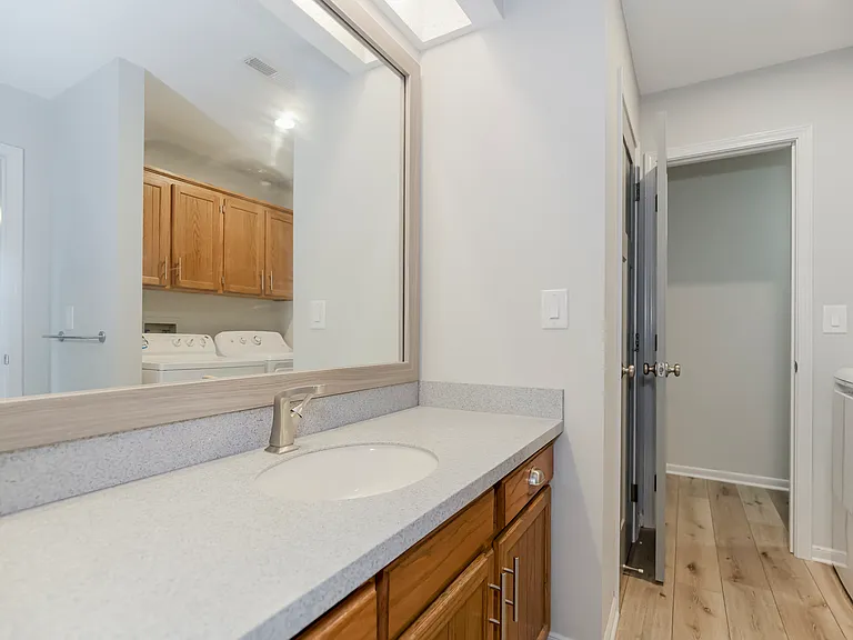 24 Wallingford Dr #24 — Photo 1