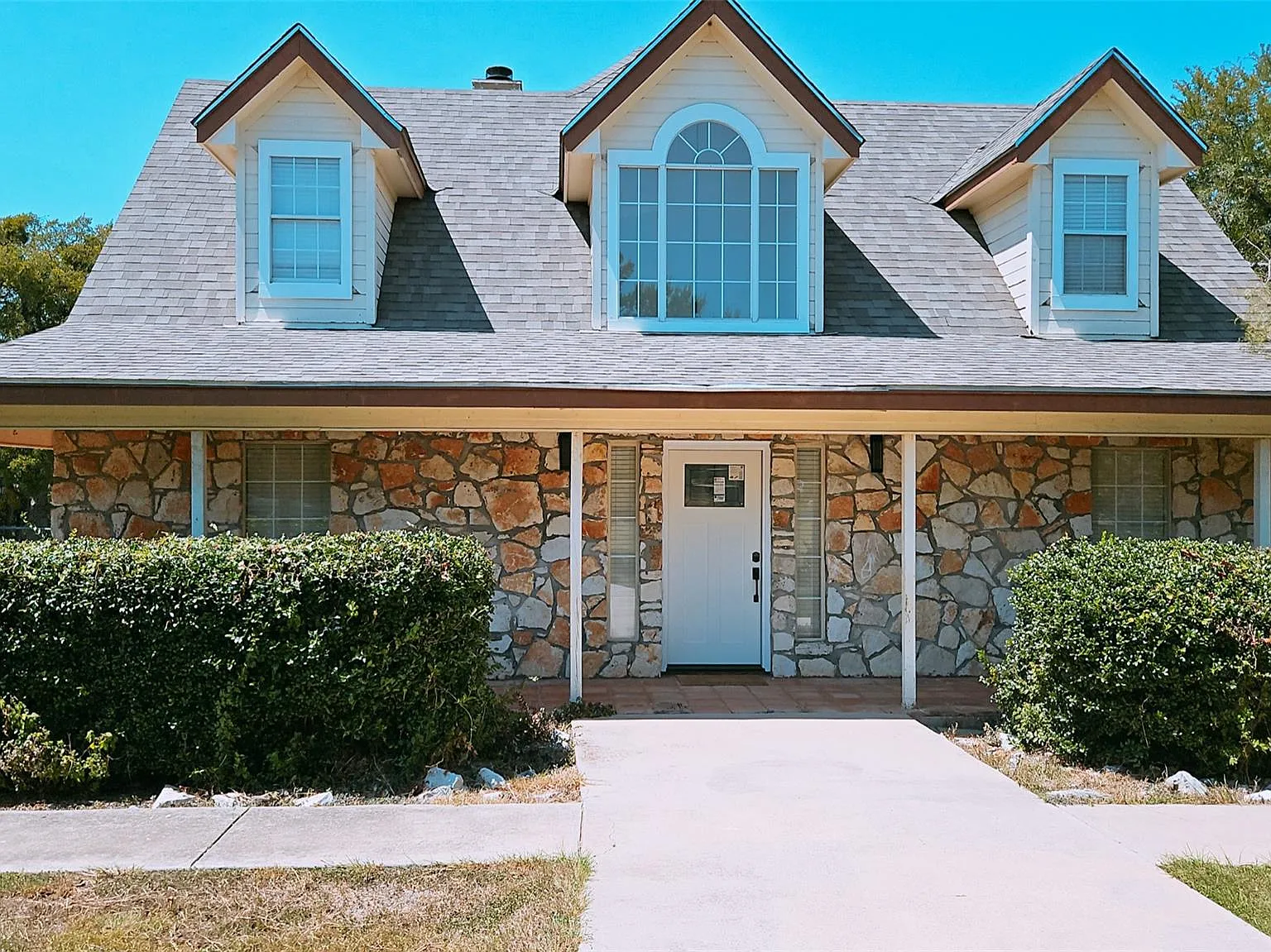 3 bed, 2.5 bath, $3,000 — Photo 2