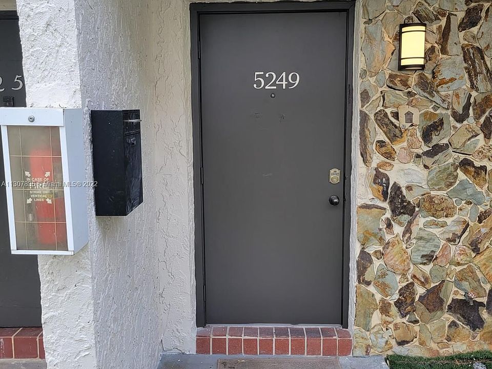 1st image of 5249 SW 40th Ave #31