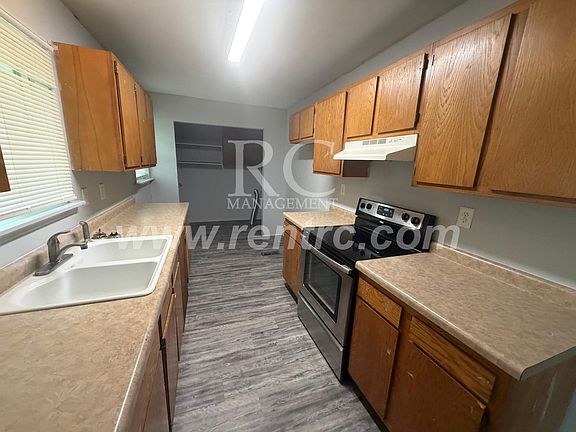 2nd image of 1618 Crestview Dr