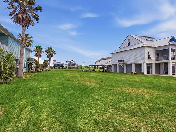 3rd image of Sandpiper Ln