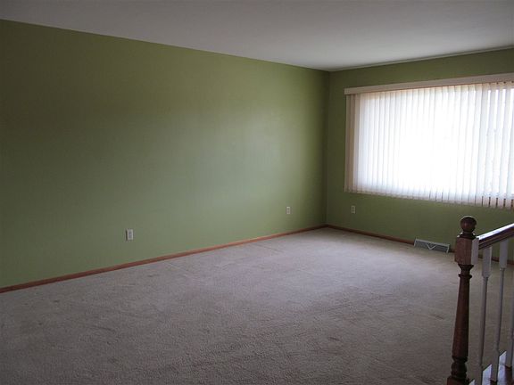 4th image of 1016 W Campus Dr