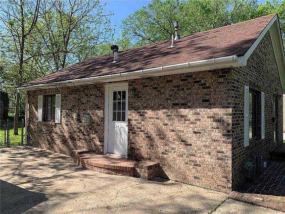3rd image of 8404 Greenwood Rd