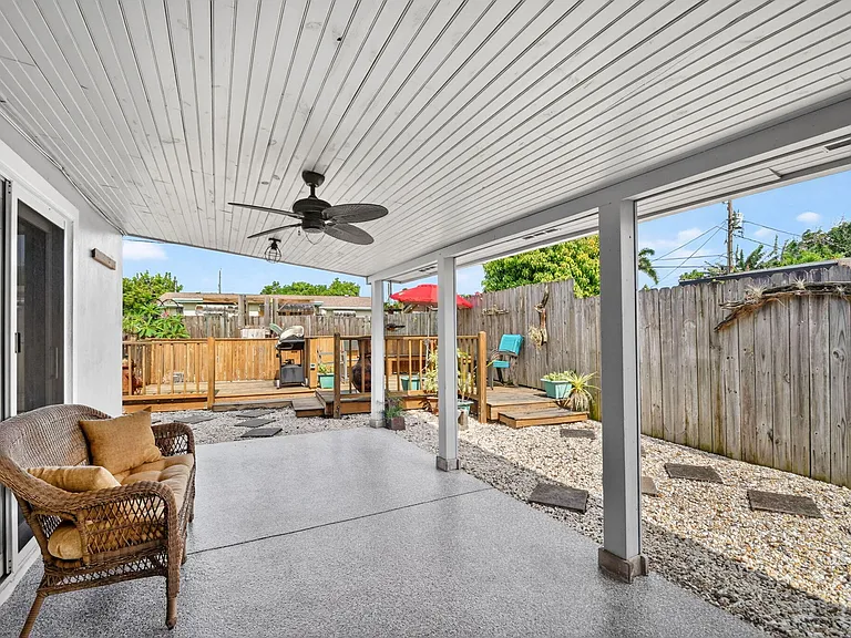 318 Glen Arbor Ter — Photo 16