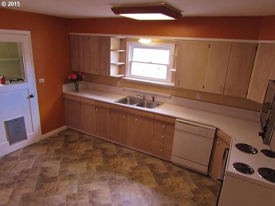 4th image of 422 NE 97th Ave