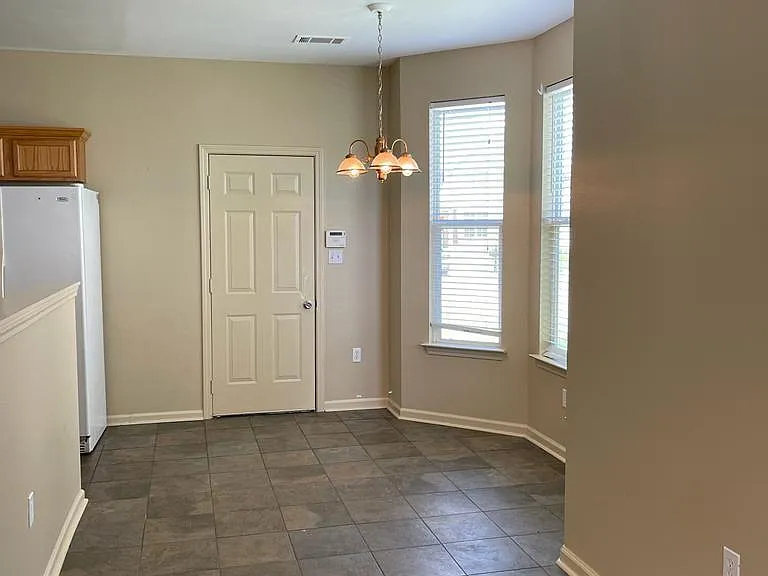 10037 Sandhill Ct — Photo 13