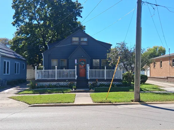 311 4th Ave S, Clear Lake, IA 50428