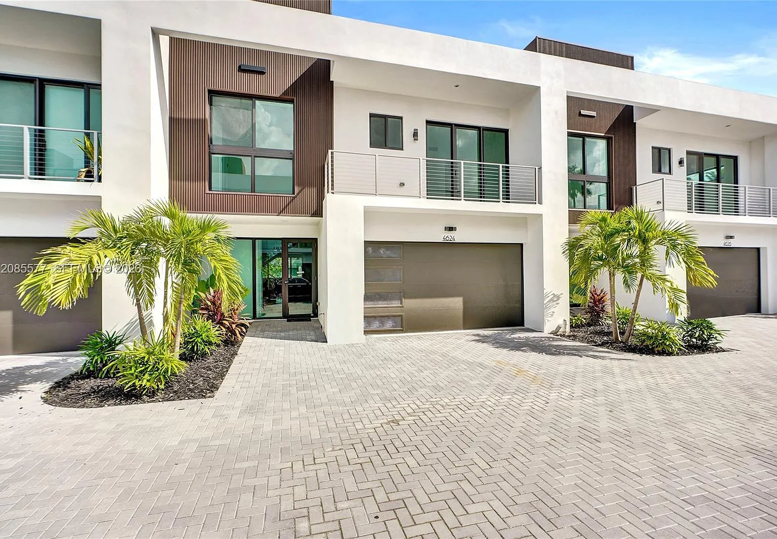 H20 Dania Beach — Photo 2