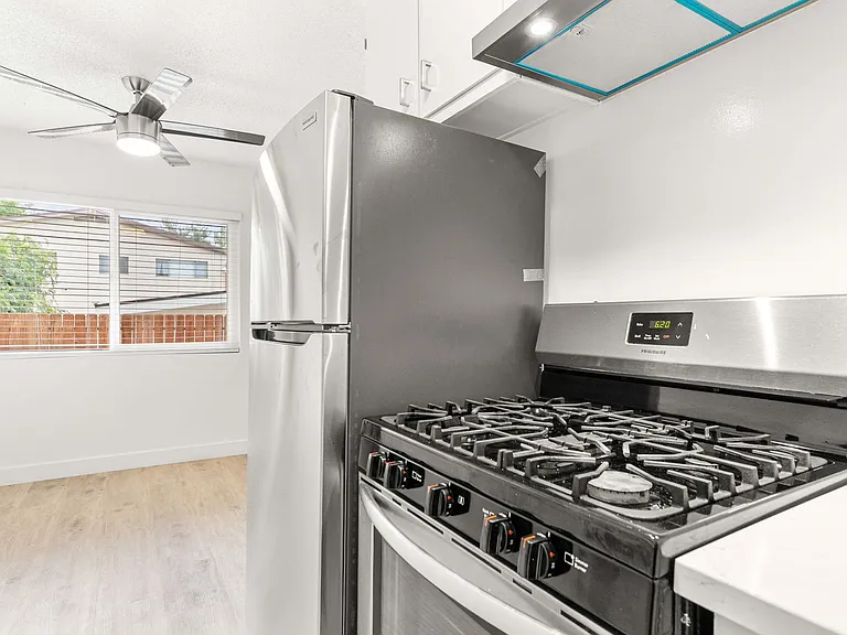 5330 Corteen Pl — Photo 13