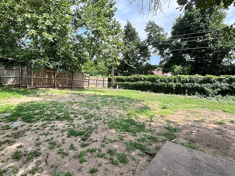 7800 NW 20th St — Photo 10