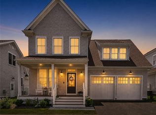 8 Lookout Ln, Portsmouth, RI 02871