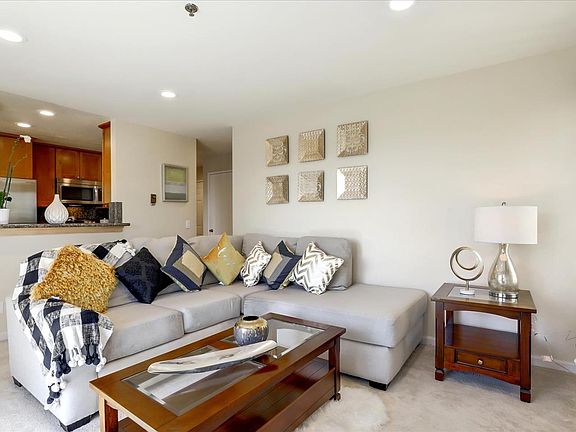5th image of 715 Heath Ct APT 387