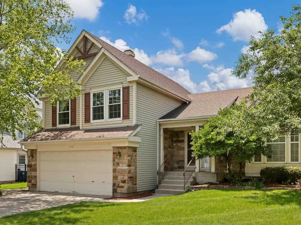 1331 Blackhawk Ln, Bartlett, IL 60103