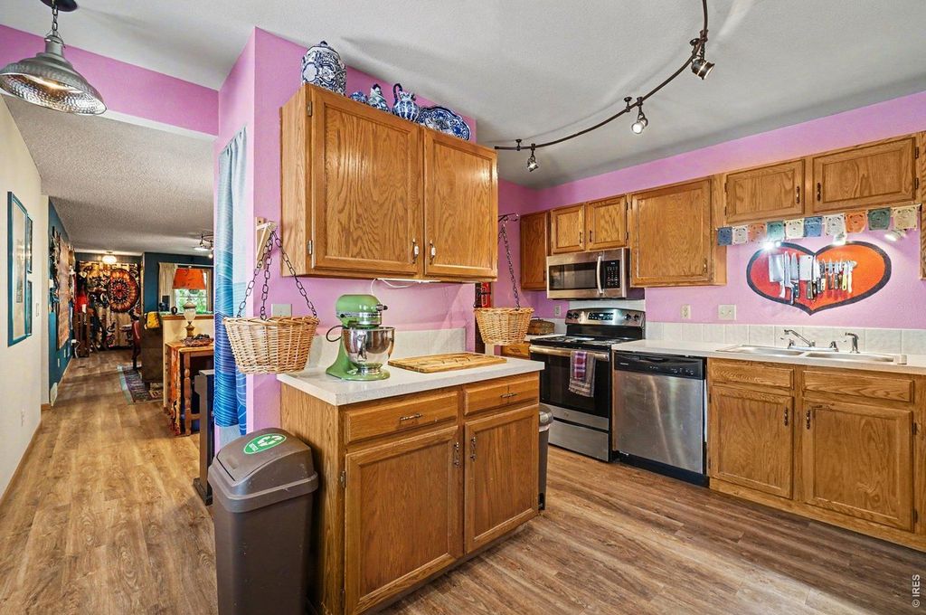 229 E 42nd St