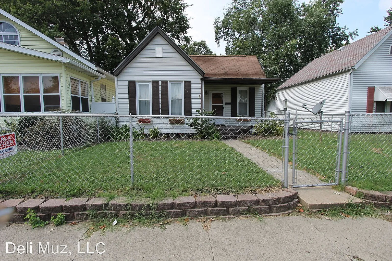 1321 Henning Ave photo 1