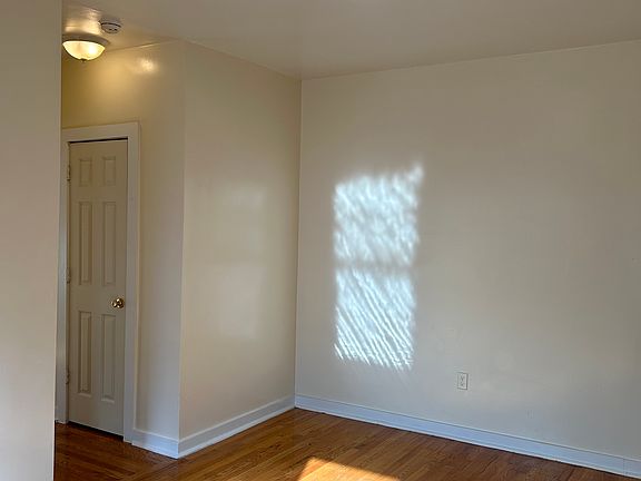 5th image of 1136 Stratford Ave #4