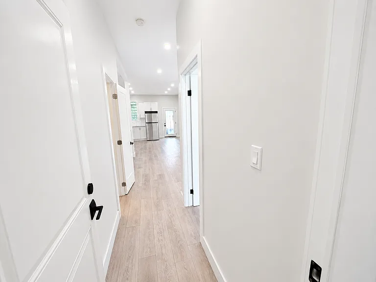 482 King William St — Photo 12