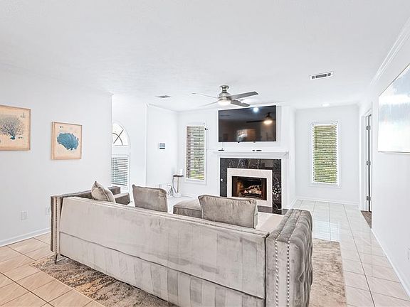 4th image of 24 Saint Claire Ln NE