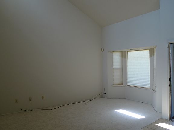 Front living area (1)_03172014