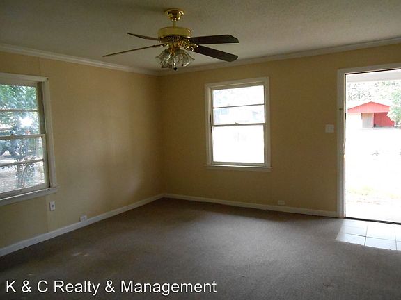 2nd image of 1013 Huntington Ln