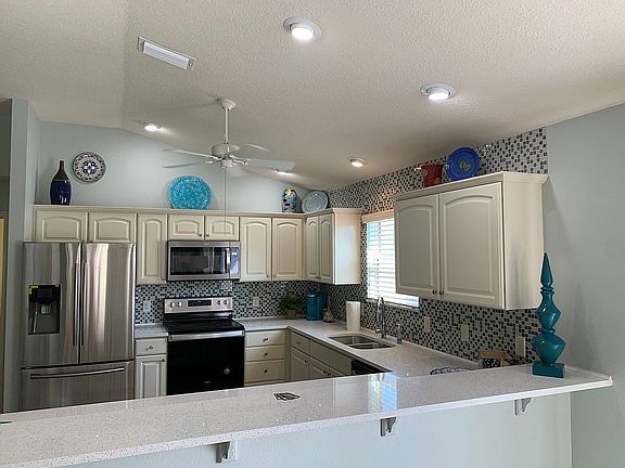 Open concept peninsula