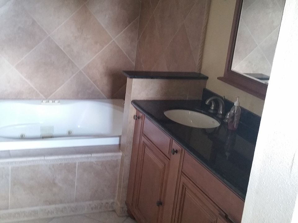 2nd image of 225 Cottonwood Cove Dr