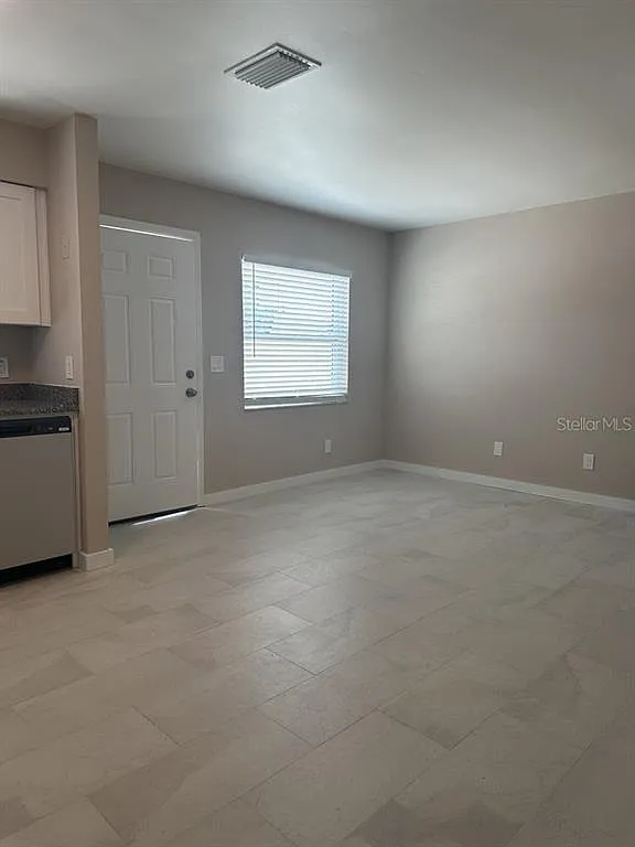 3 bed, 1.0 bath, 900 sqft, $2,475 — Photo 4