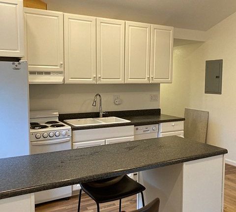3rd image of 1007 NE Hefley St #A