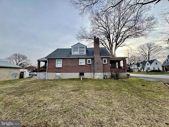 4th image of 3816 Locust Ln
