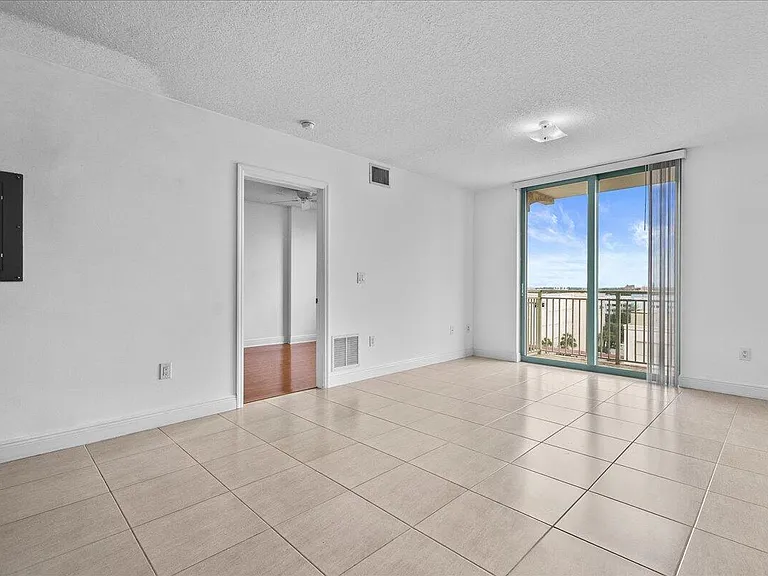 610 Clematis St #704 — Photo 8