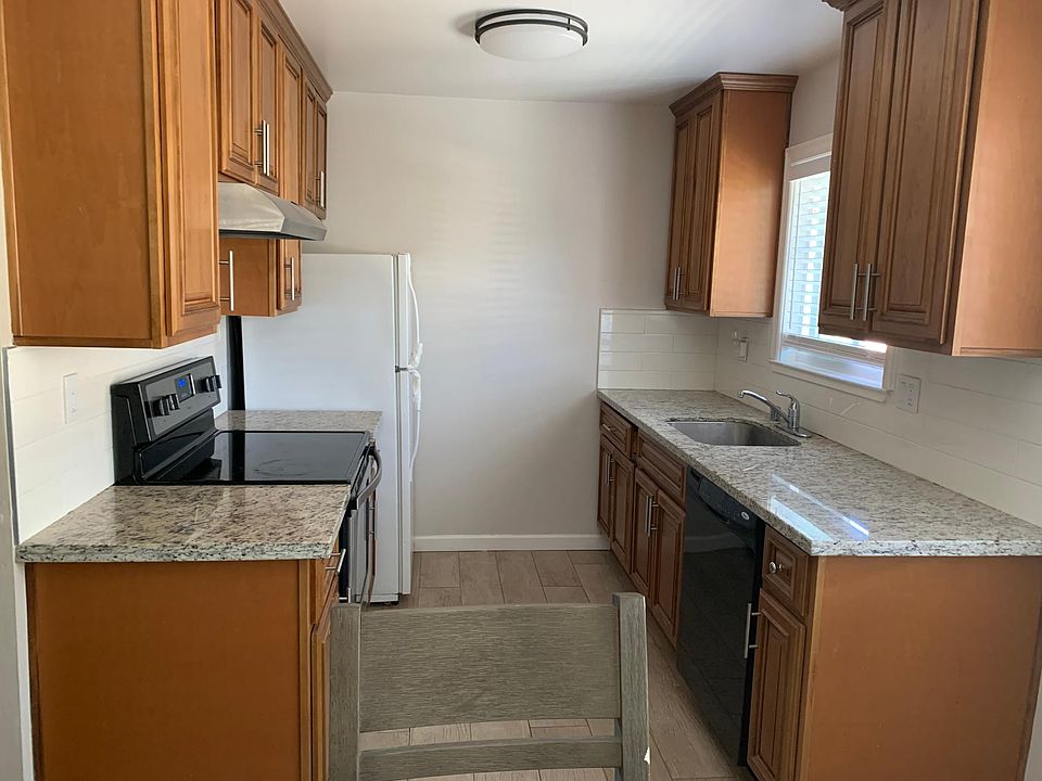 1st image of 3741 Peacock Ct APT 7
