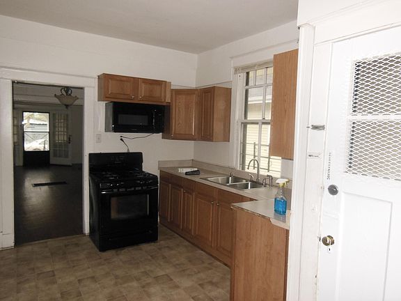 4th image of 8313 Birch St