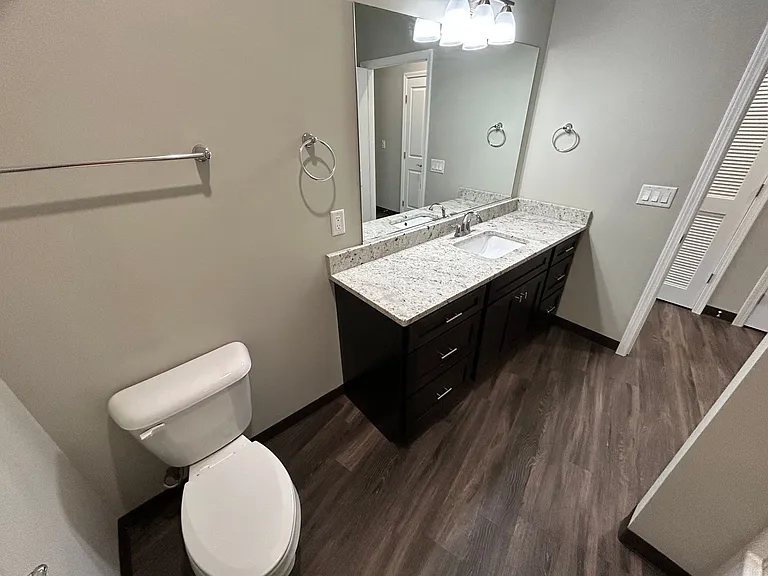 302 E Clark St — Photo 38