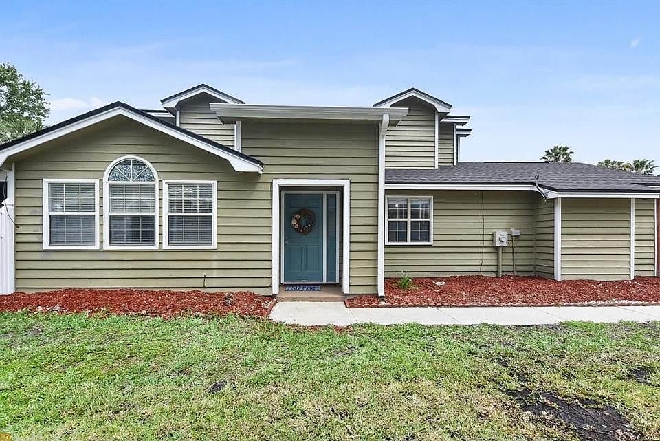 1st image of 210 Cypress Dr