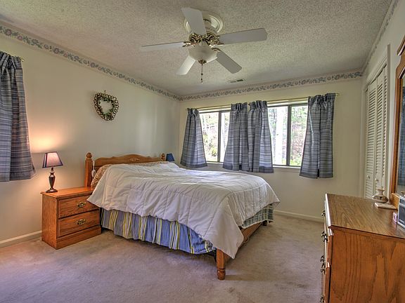 3rd image of 49 Lake Dr Unit 1-M5