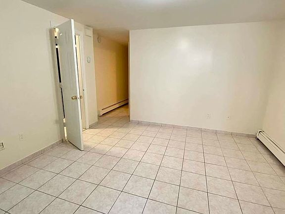 3rd image of 2533 43rd St #1B
