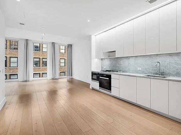 4th image of 15 W 61st St #6O