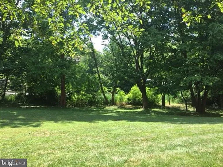 2305 Pond View Dr — Photo 9