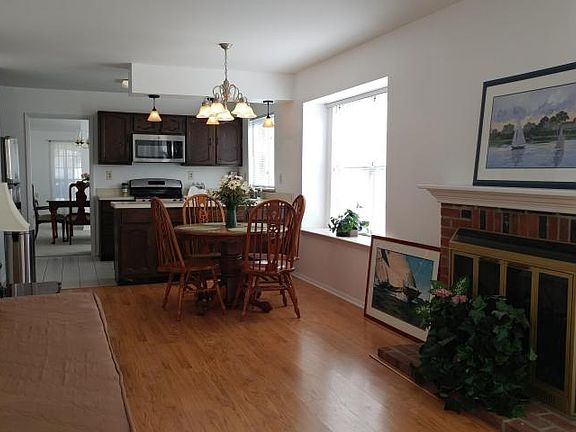 4th image of 154 Buckingham Dr