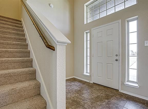 5th image of 300 Eastland Ct